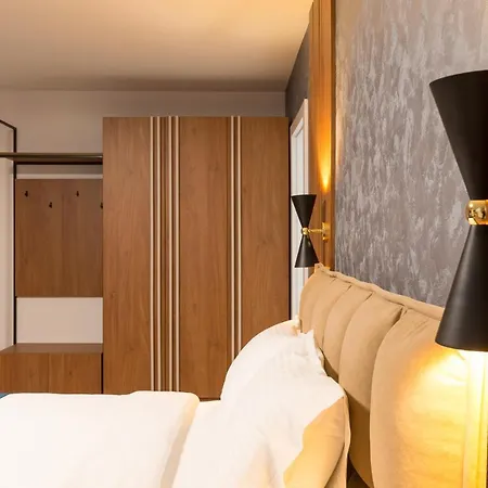 Sarmihouse Aparthotel *